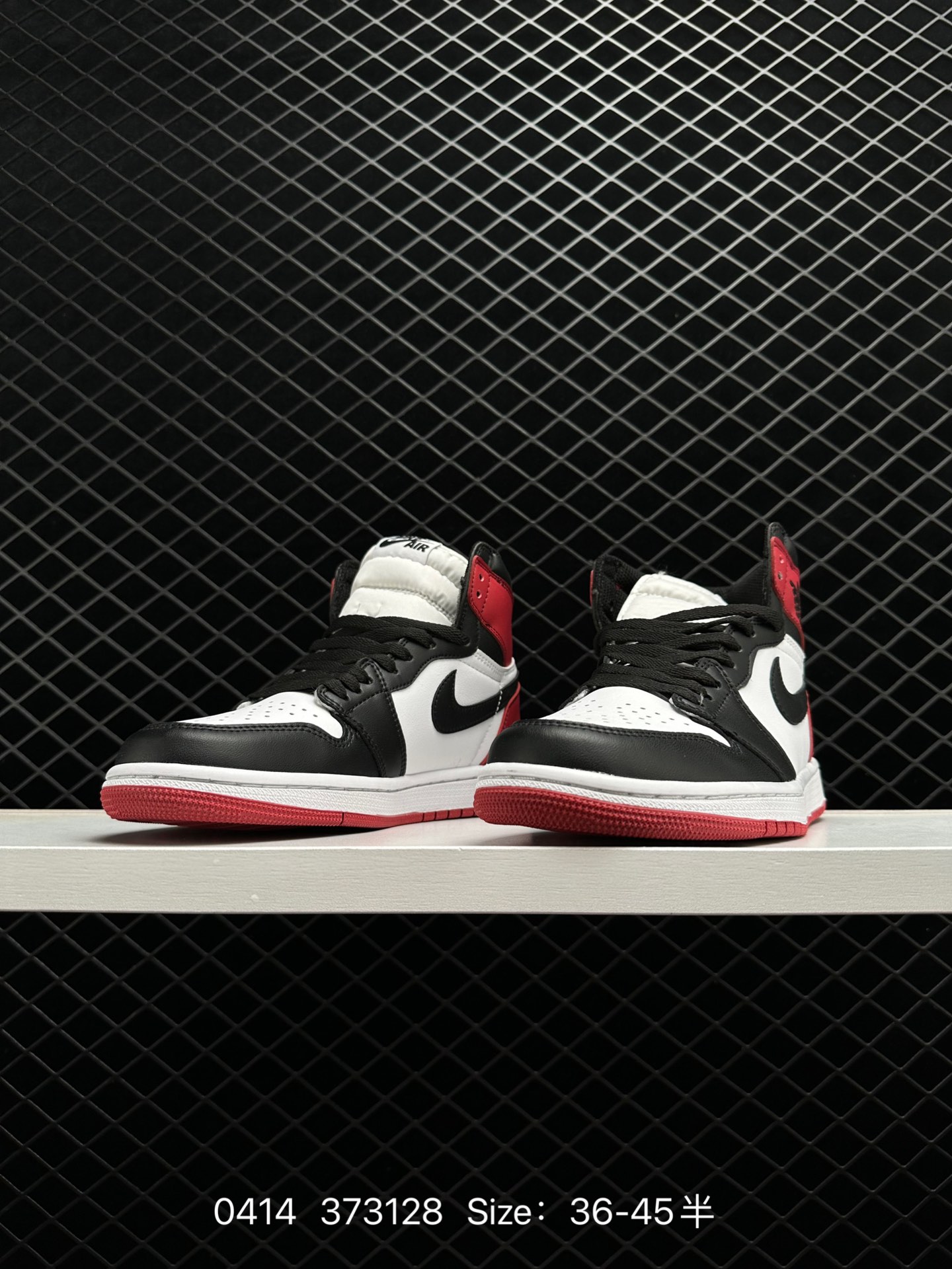 Air Jordan 1 Retro High OG “Black Toe”